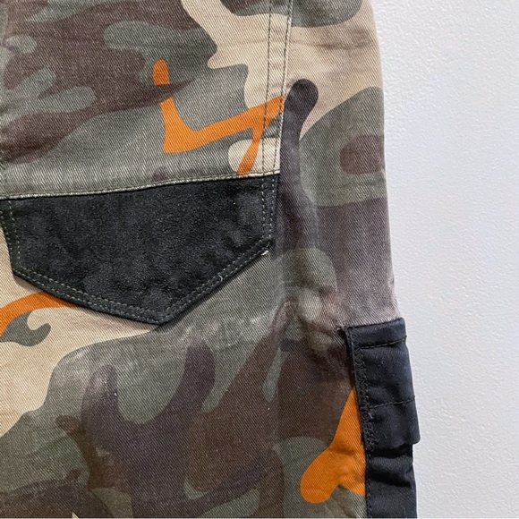 Jordan Craig Travis Cargo Shorts in Woodland - Picture 9 of 12